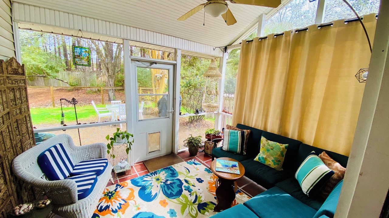 Photo of Livingroom in Mount Pleasant