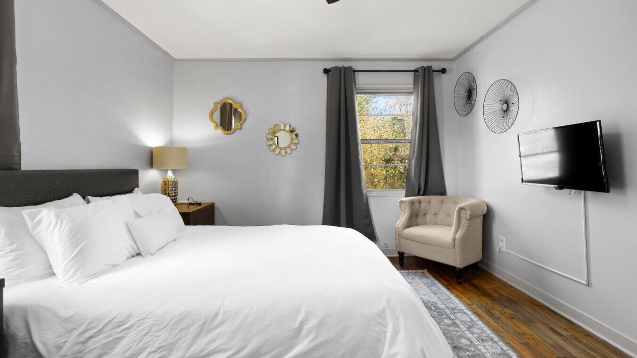 Photo of Bedroom in Oak Ridge