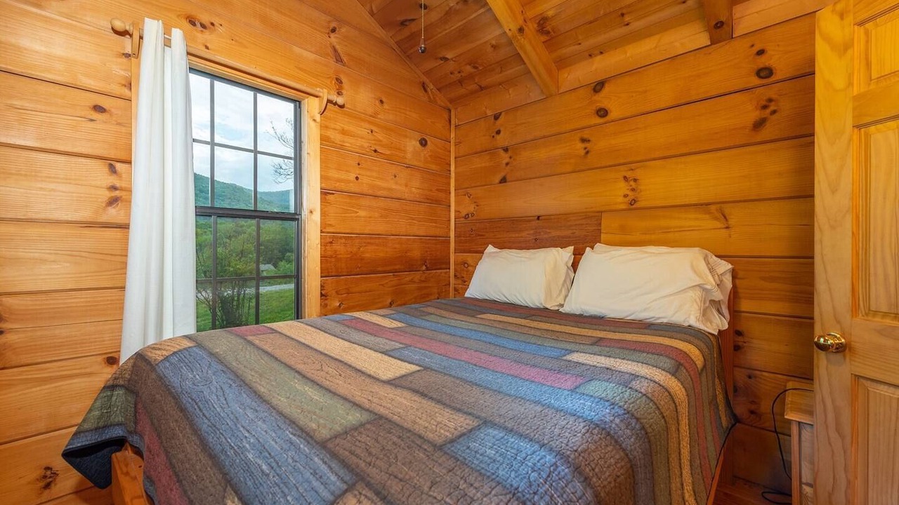Photo of Bedroom in Candler