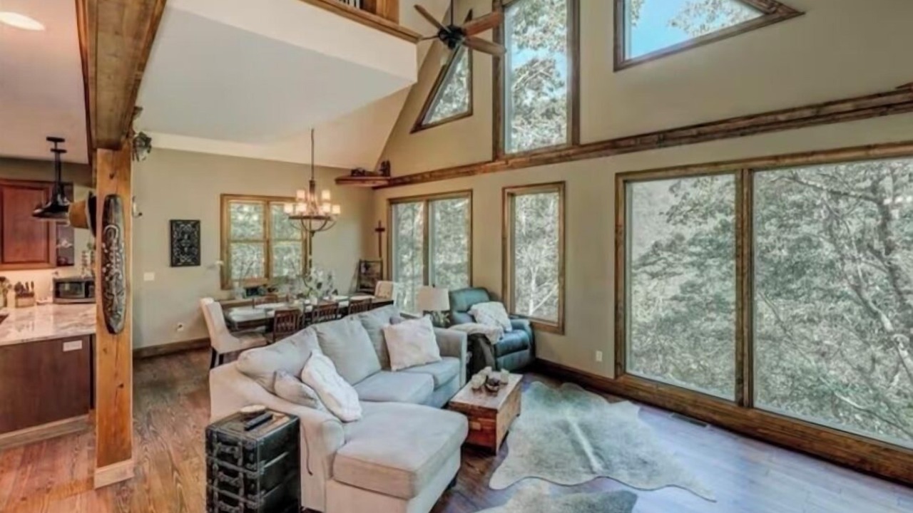 Photo of Livingroom in Jasper