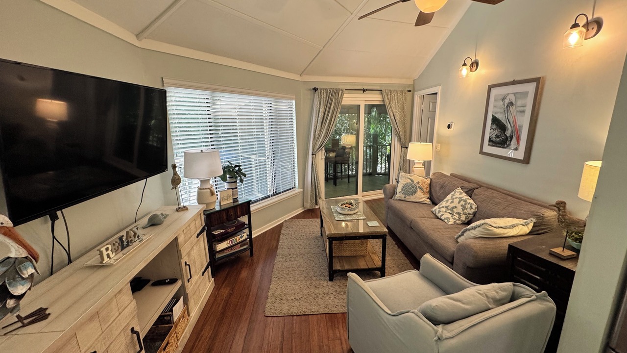 Photo of Livingroom in Night Heron