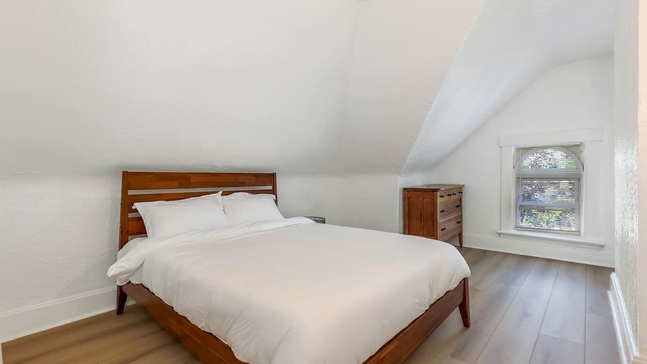 Photo of Bedroom in Franklin Park