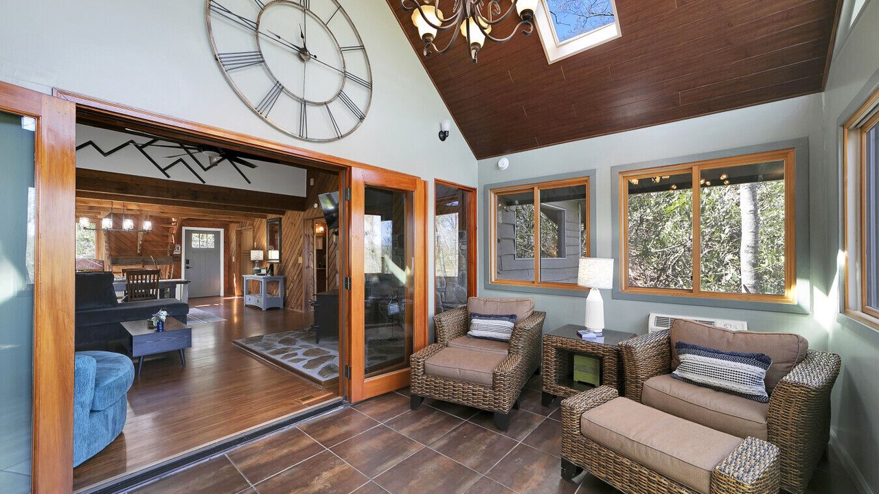 Photo of Bedroom in Hendersonville