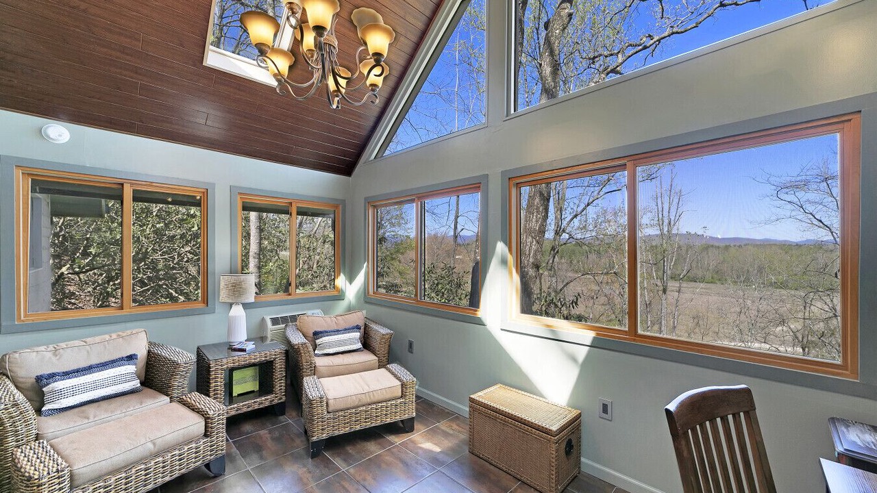 Photo of Bedroom in Hendersonville