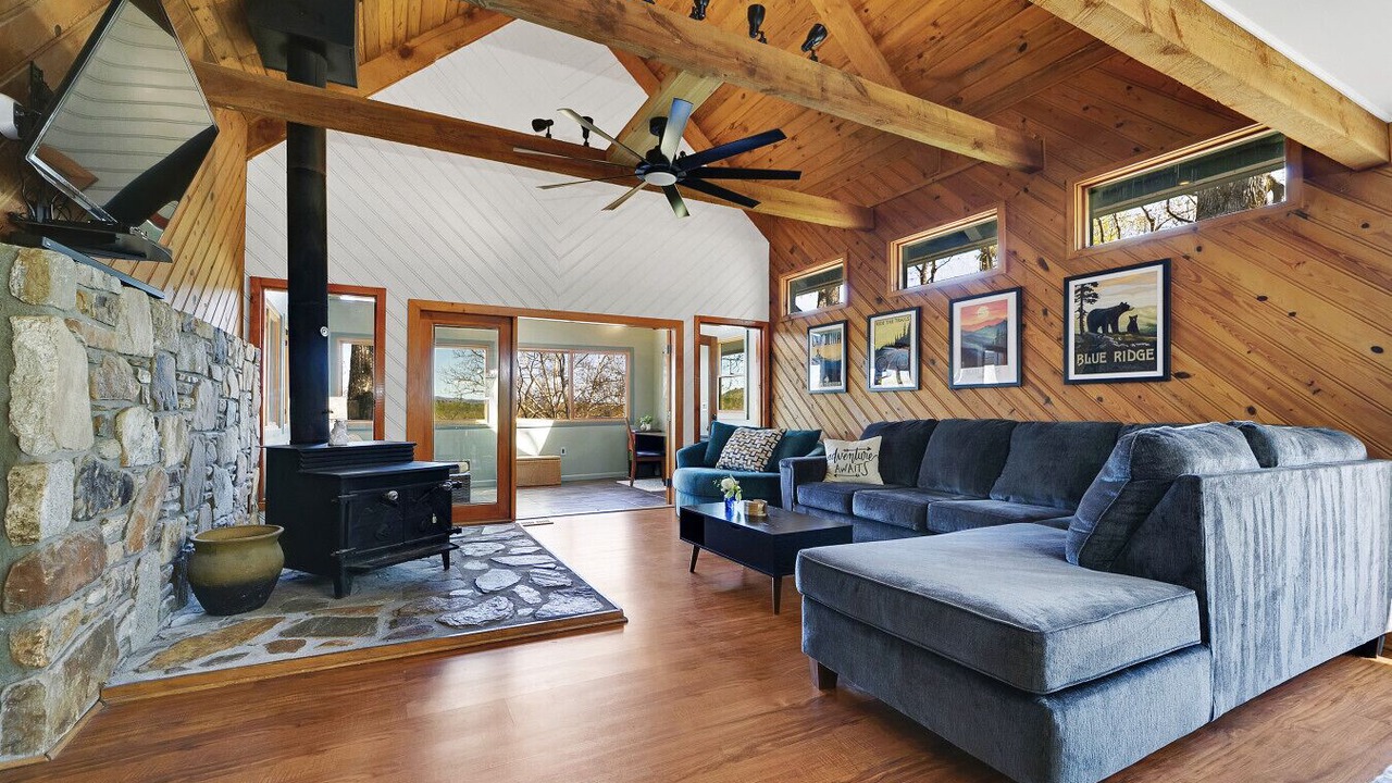 Photo of Bedroom in Hendersonville