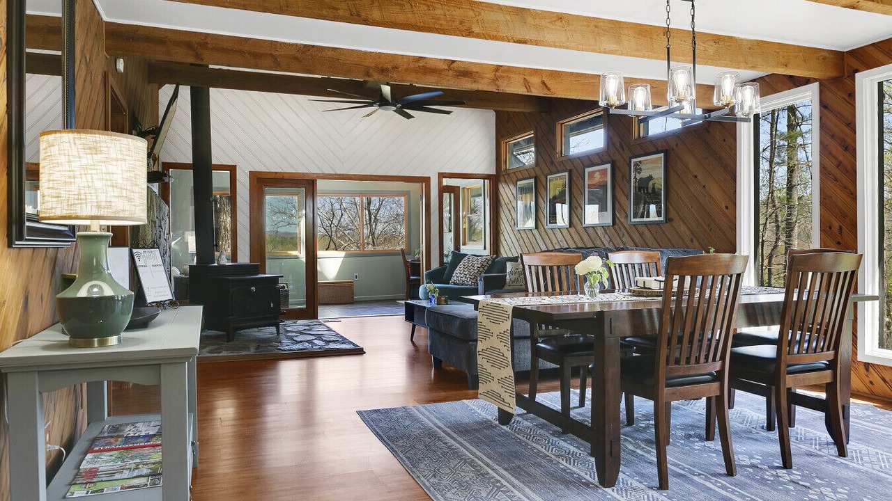 Photo of Bedroom in Hendersonville