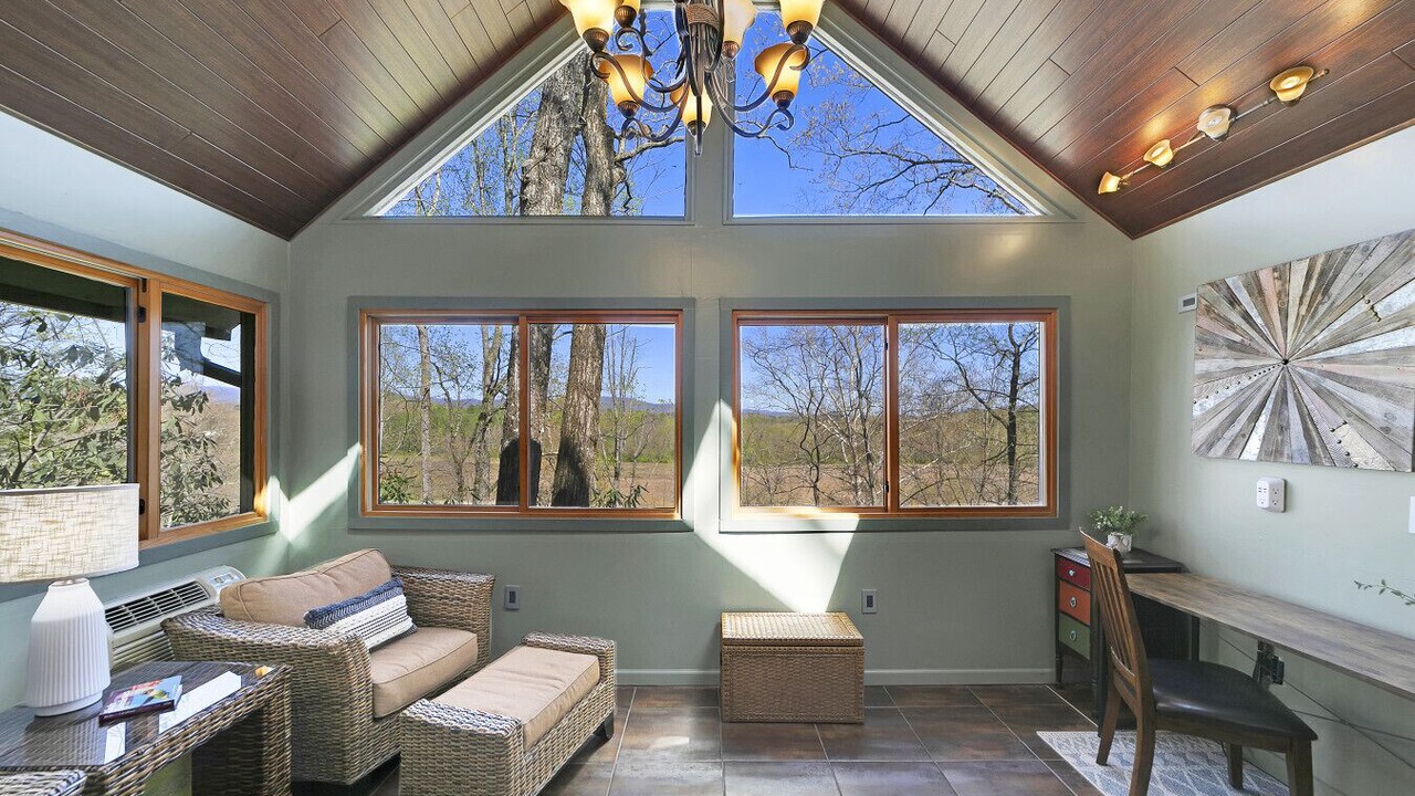 Photo of Bedroom in Hendersonville