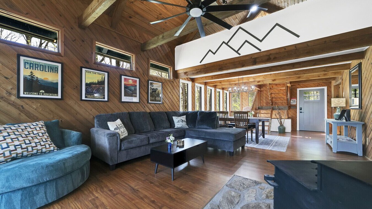 Photo of Bedroom in Hendersonville