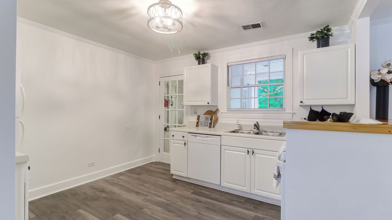 Photo of Kitchen in Summerville Historic District