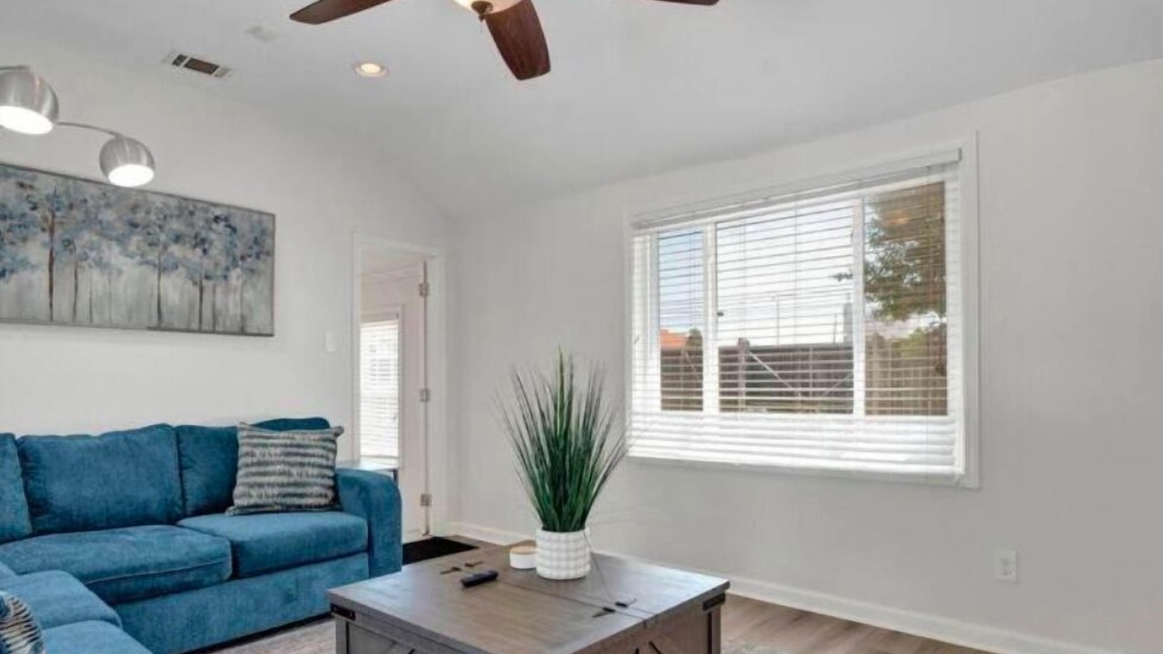 Photo of Livingroom in East Memphis
