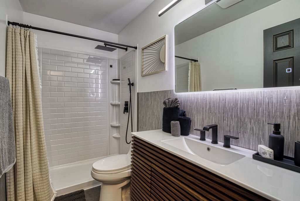 Photo of Bathroom in Kodak
