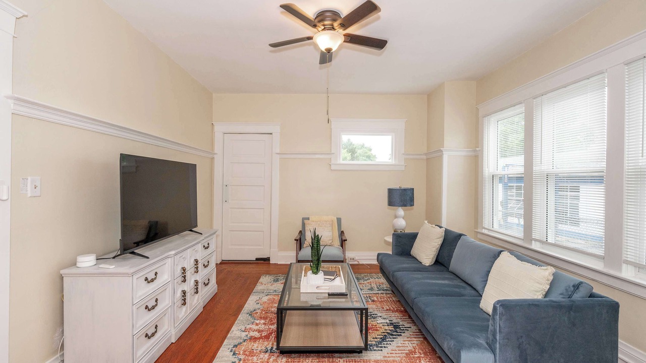Photo of Bedroom in Roselawn Finance