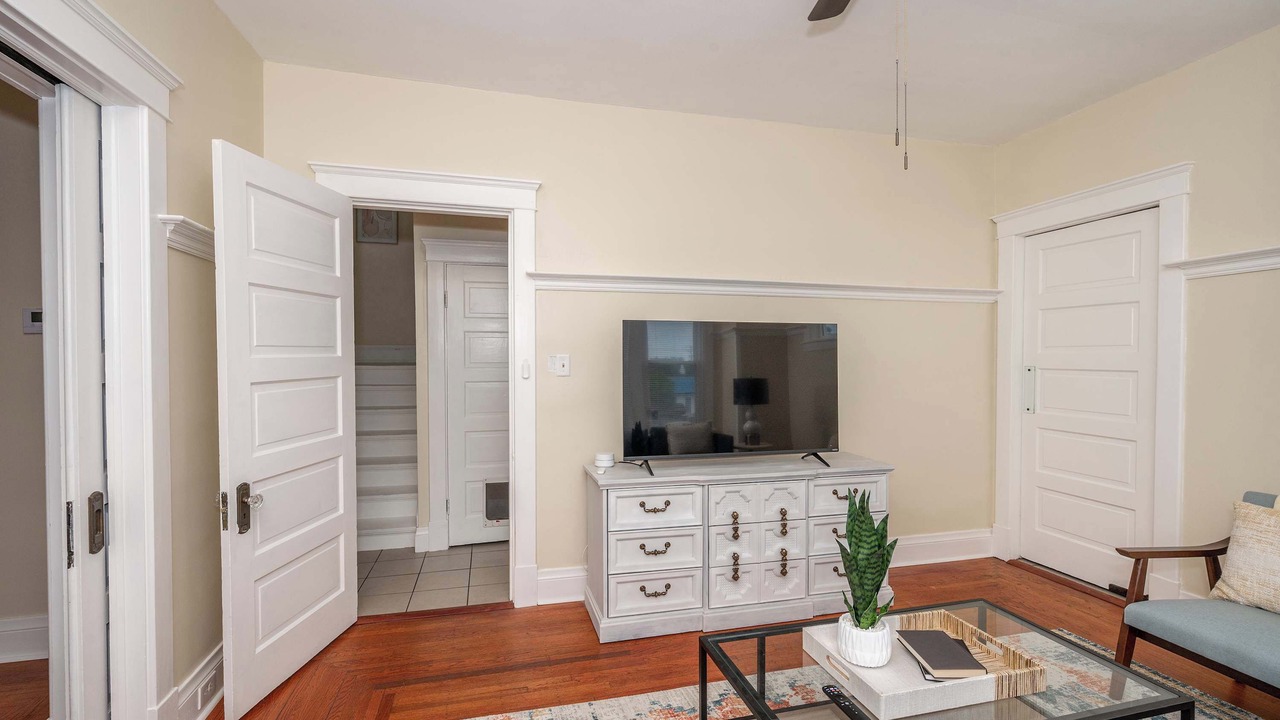Photo of Bedroom in Roselawn Finance