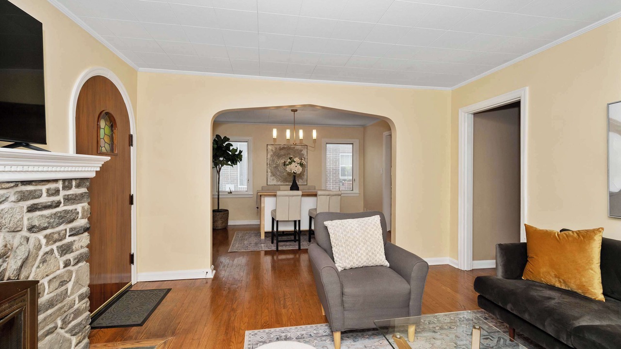 Photo of Bedroom in Roselawn Finance