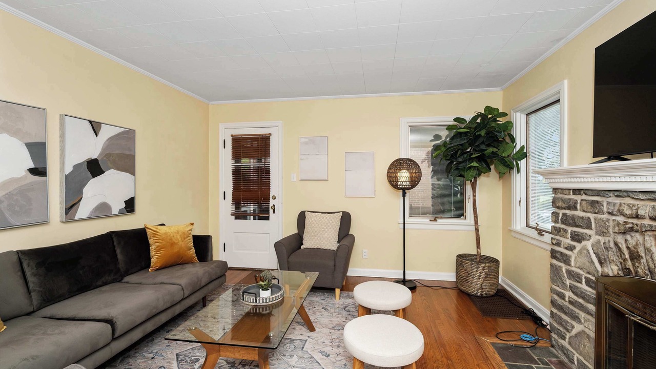 Photo of Bedroom in Roselawn Finance