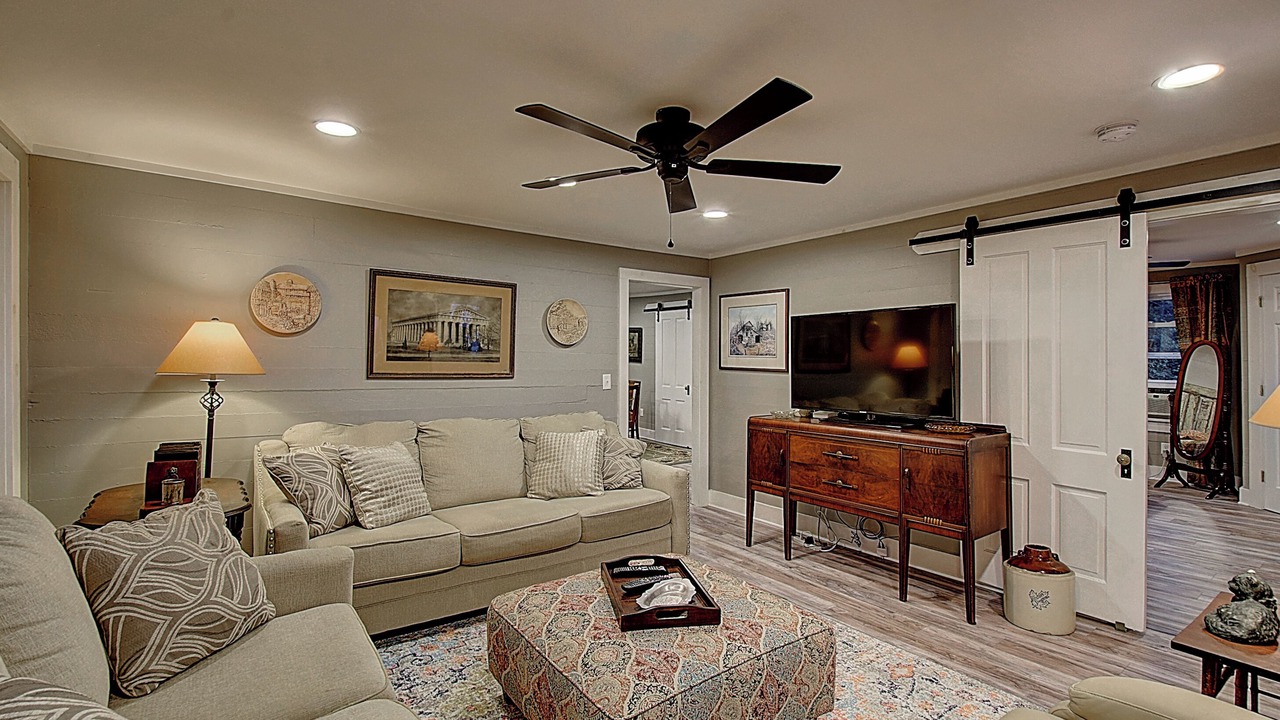Photo of Livingroom in Johnson County