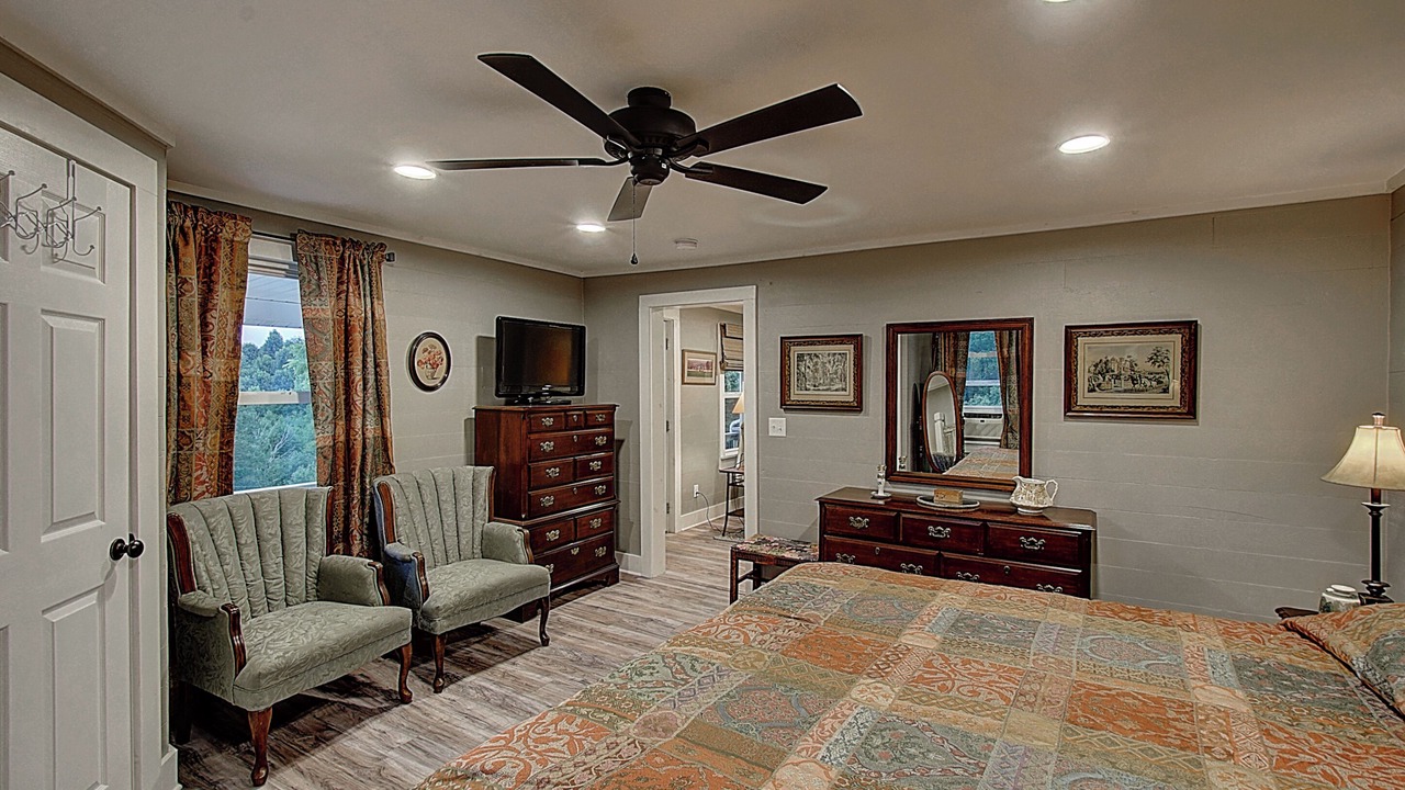 Photo of Bedroom in Johnson County