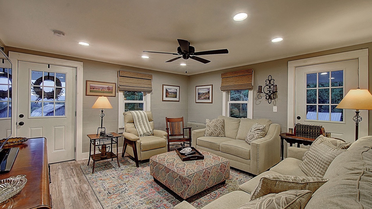 Photo of Livingroom in Johnson County