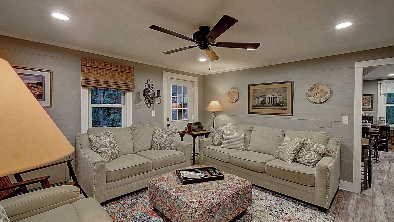Photo of Livingroom in Johnson County