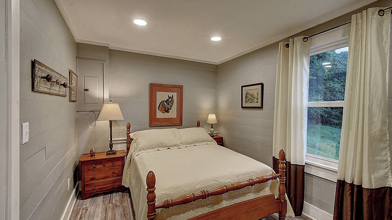 Photo of Bedroom in Johnson County