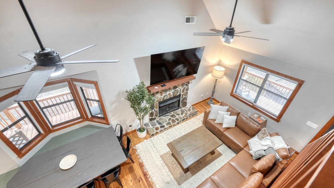 Photo of Livingroom in Hiawassee