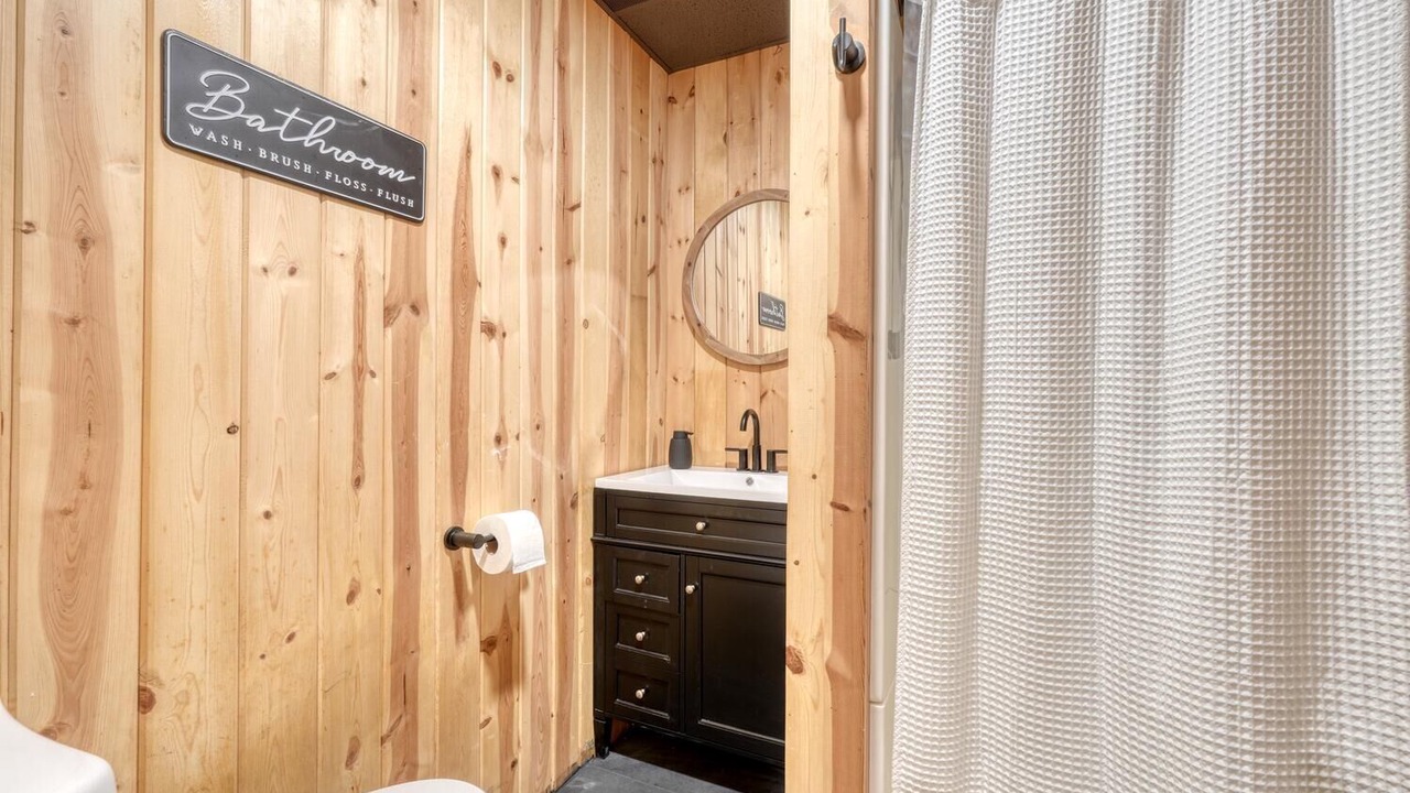 Photo of Bathroom in Hiawassee