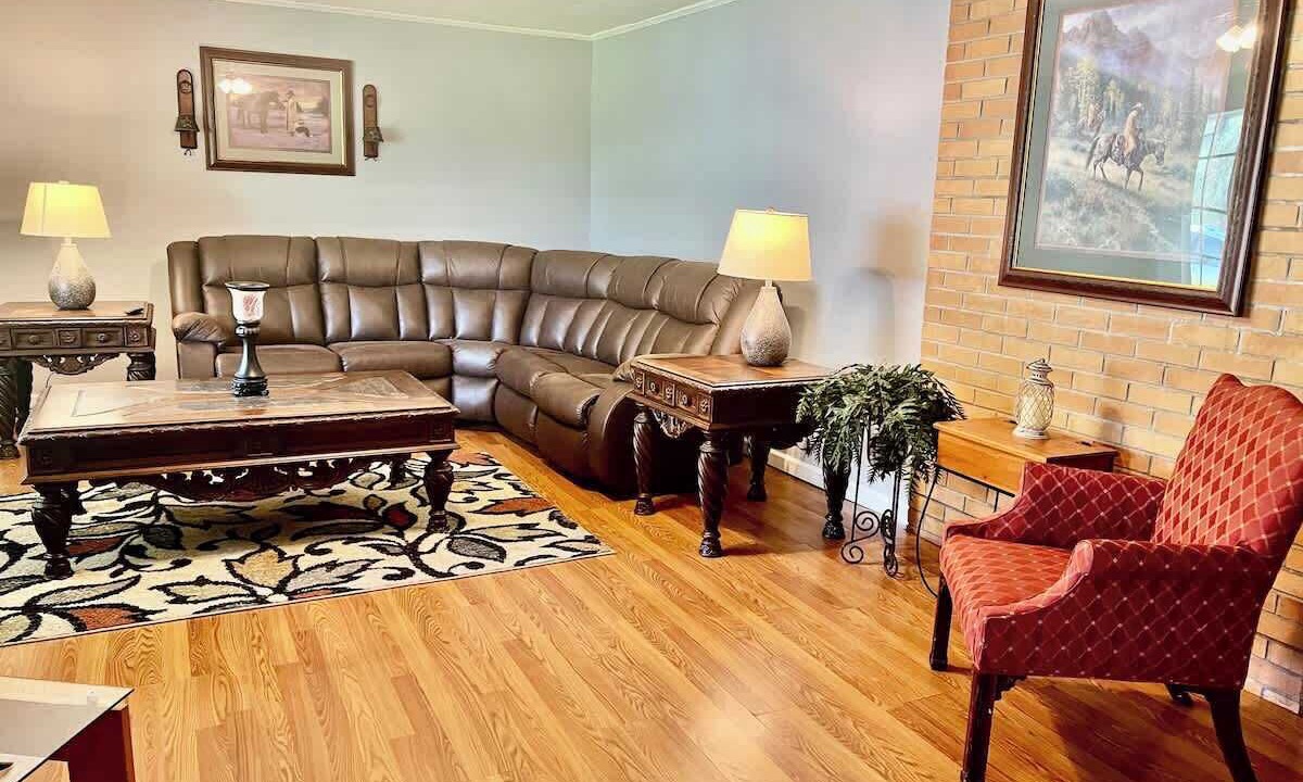 Photo of Bedroom in Isom