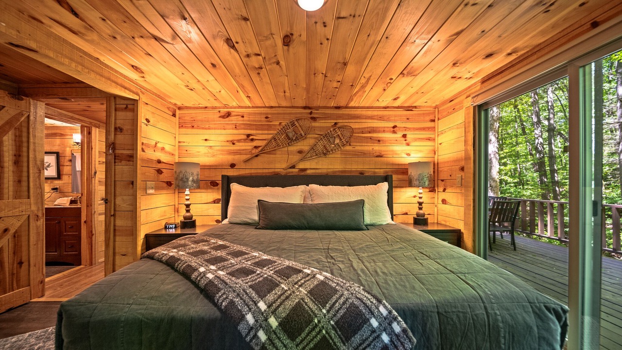 Photo of Bedroom in Walnut Mountain