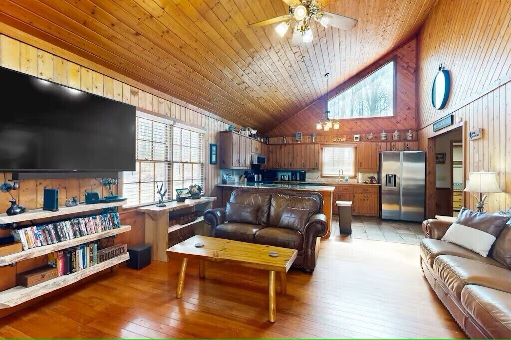 Photo of Livingroom in Ellijay
