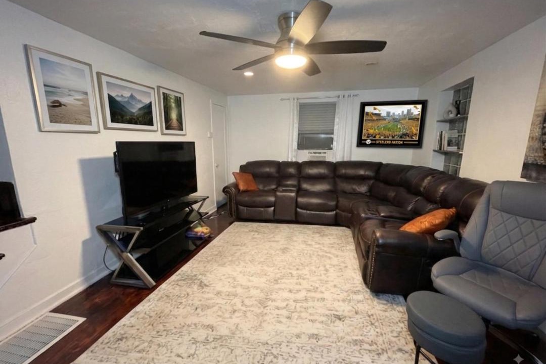Photo of Livingroom in Wilkinsburg