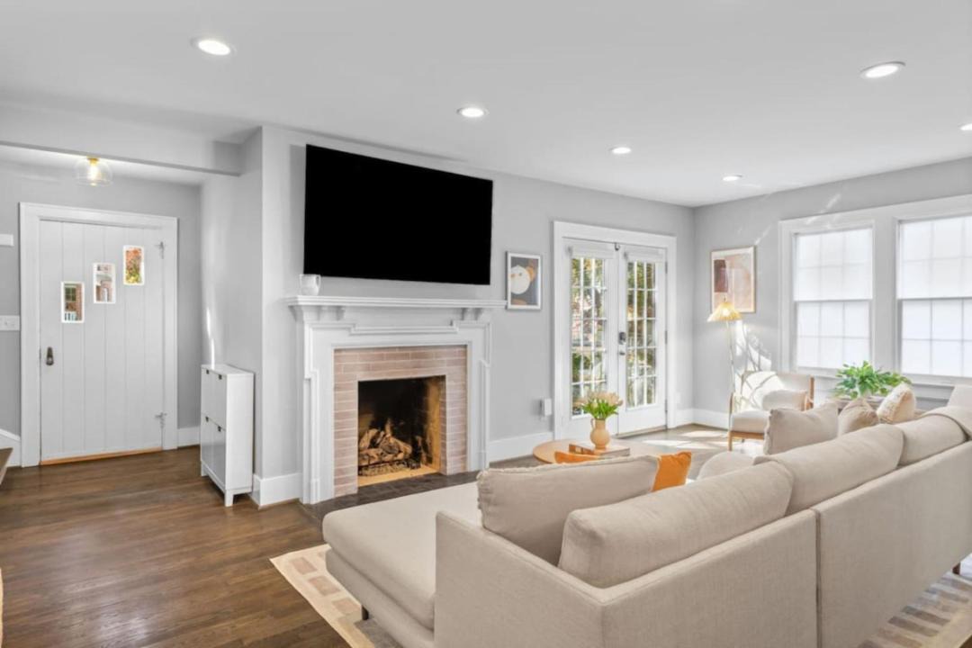 Photo of Livingroom in Lindley Park
