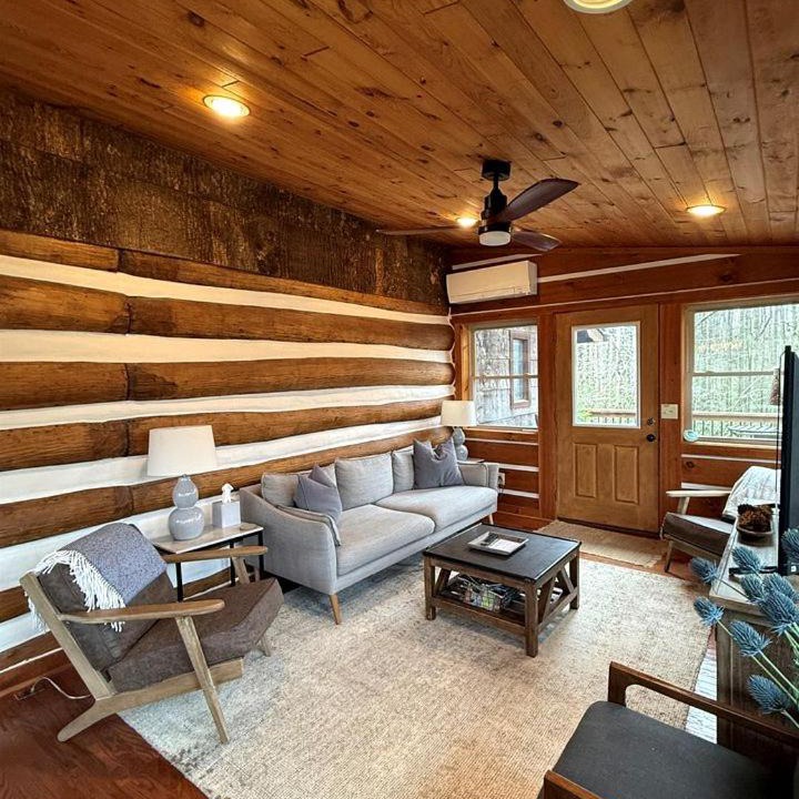 Photo of Livingroom in Blowing Rock