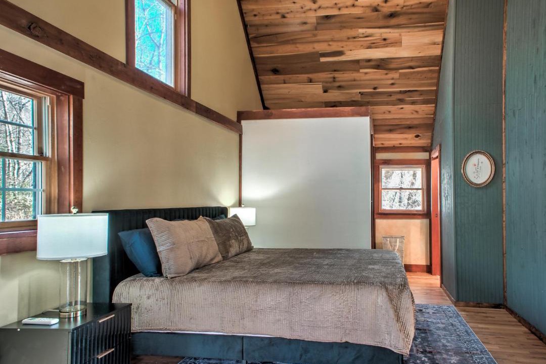Photo of Bedroom in Old Fort
