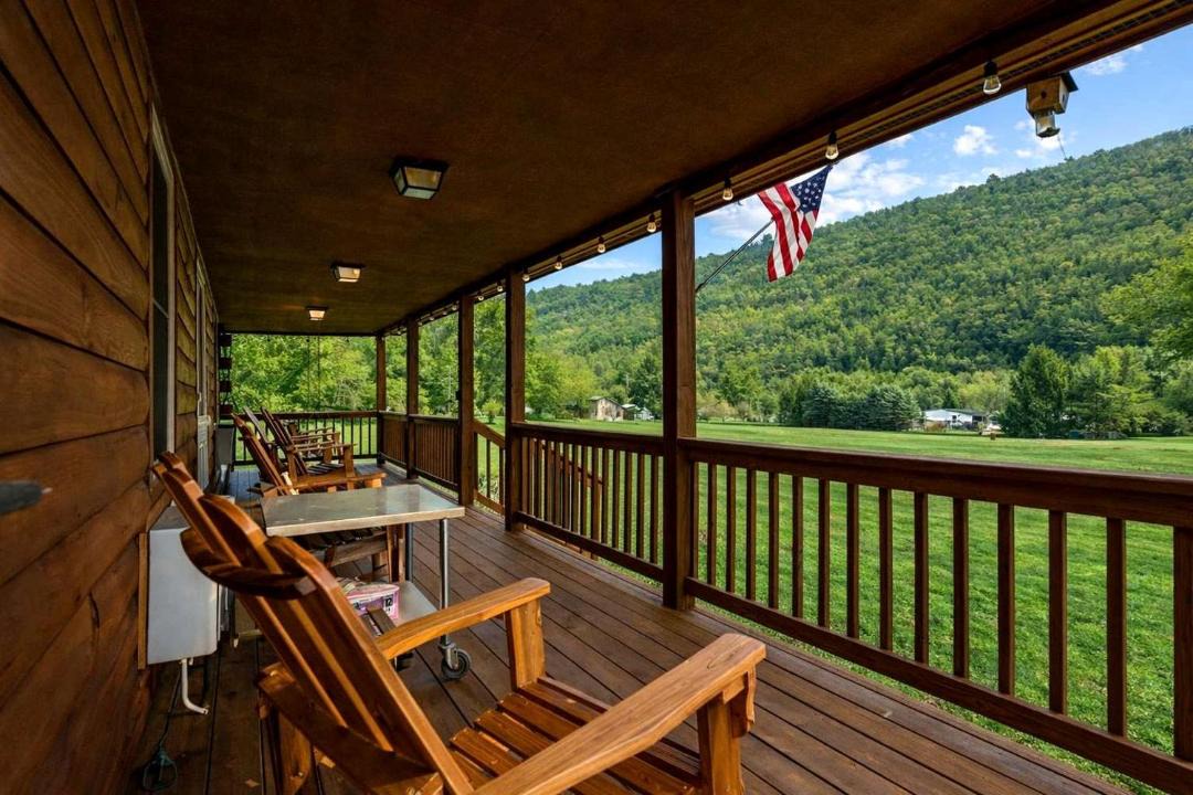 Photo of Patio Balcony in Cabins