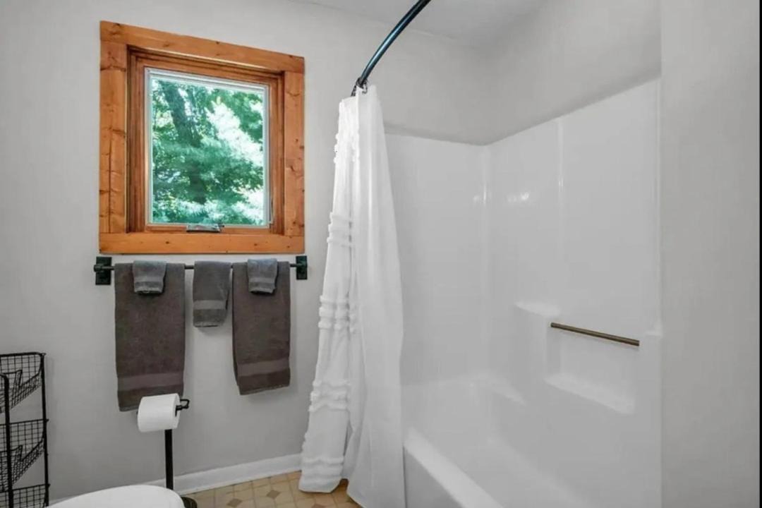Photo of Bathroom in Old Fort
