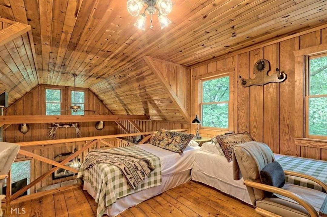 Photo of Bedroom in Lakemont
