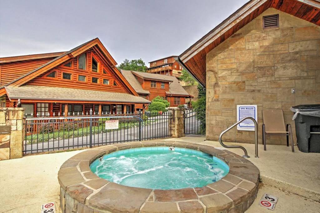Photo of Others in Pigeon Forge