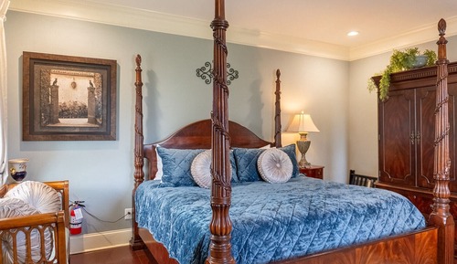 Mansion Carriage House 2