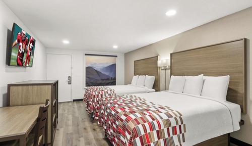Deluxe Room, 2 Queen Beds, Smoking