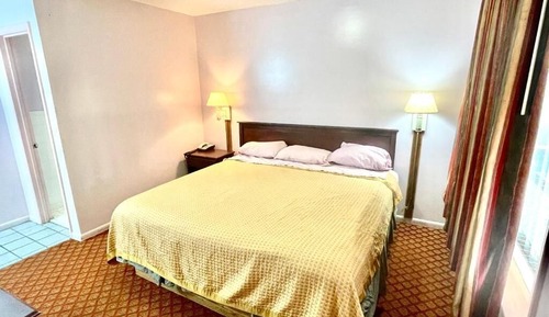 Comfort Single Room, 1 King Bed, Non Smoking