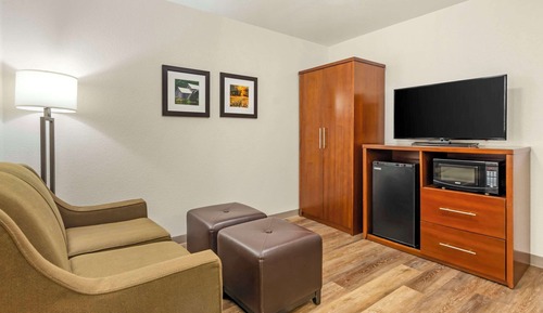 Suite, 1 King Bed, Non Smoking