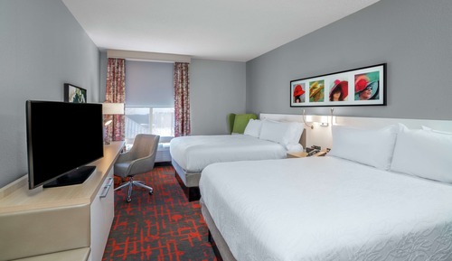 Room, 2 Queen Beds, Accessible, Bathtub (Mobility & Hearing)