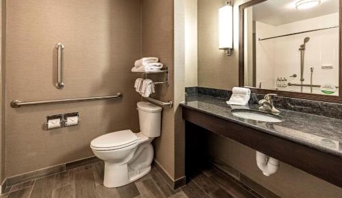Standard Queen Room with Two Queen Beds and Mobility Accessible Tub