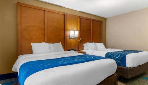 Queen Suite with Two Queen Beds and Accessible Tub - Accessible/Non-Smoking