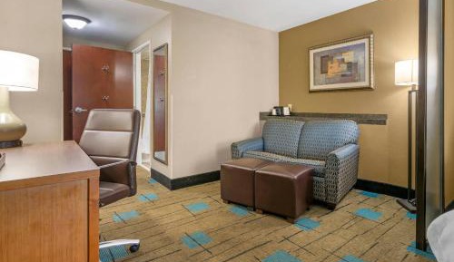 Queen Suite with Spa Bath