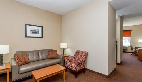 Family and Friends Suite with Two Double Beds and Two Single Beds - Non-Smoking