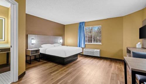 Standard Queen Room - Non-Smoking