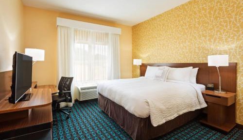King Room with Roll-In Shower - Mobility Access/Hearing Accessible