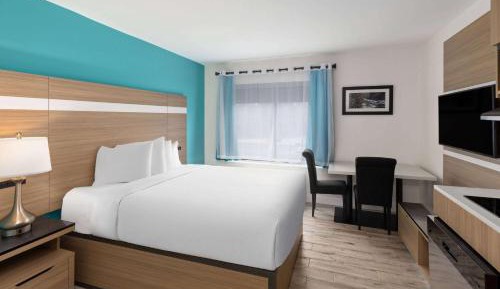 Queen Room with Kitchenette - Non-Smoking