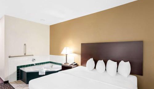 King Suite with Whirlpool - Non-Smoking
